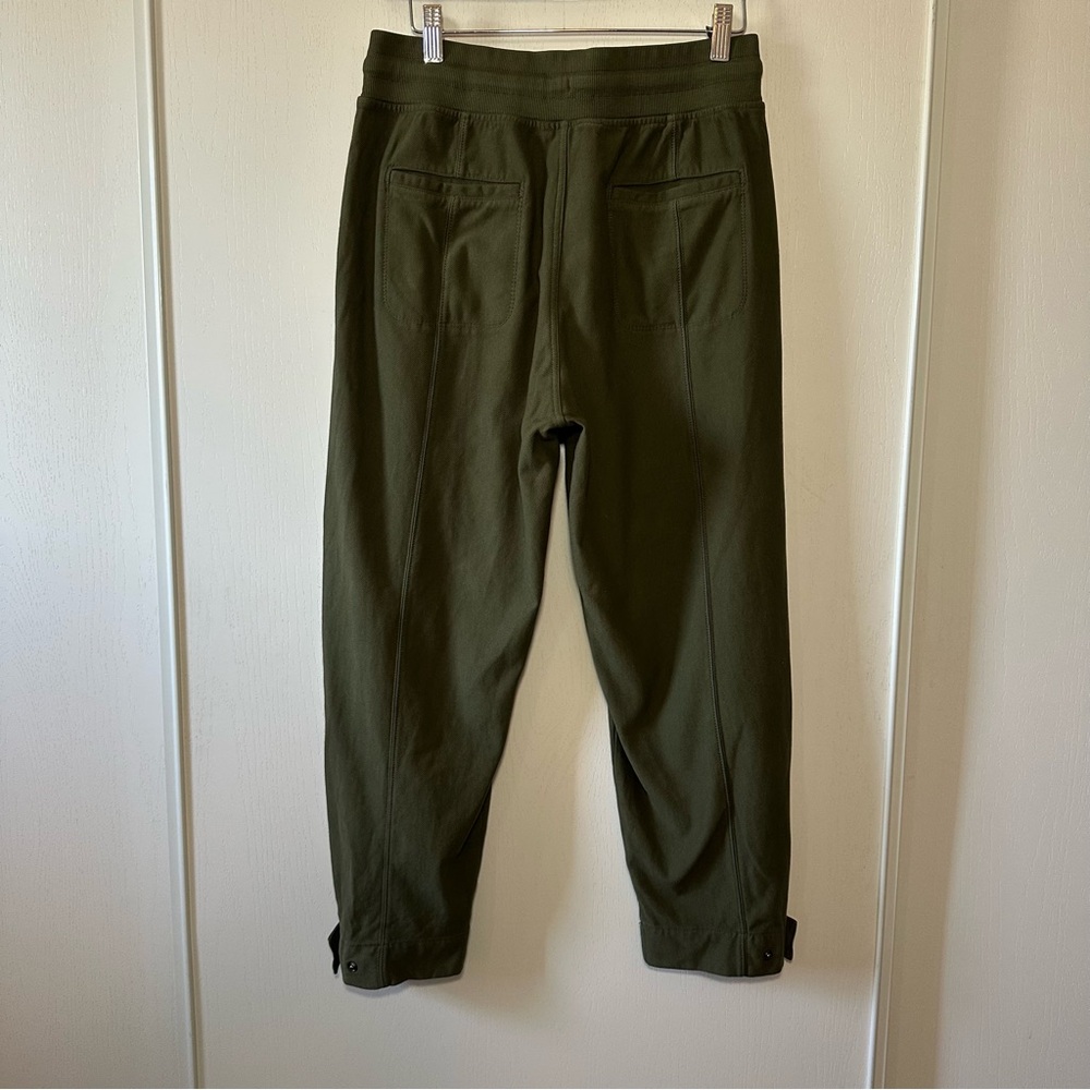 Athleta Women’s Aspen Olive Farallon Weekender Snap Ankle Pants- Size Small - Picture 3 of 16